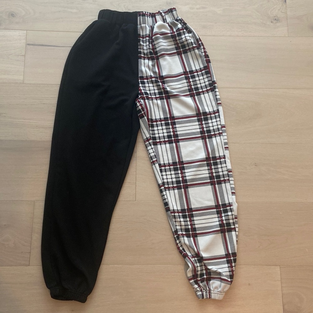 Super cute and light split joggers, cinched waste and ankles